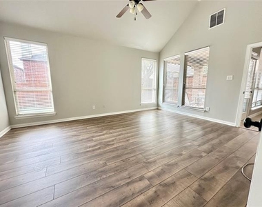 10517 Matador Drive - Photo Thumbnail 14