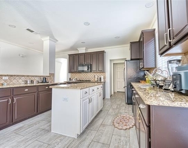 5513 Amber Way - Photo Thumbnail 11