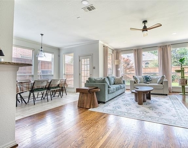 5513 Amber Way - Photo Thumbnail 3