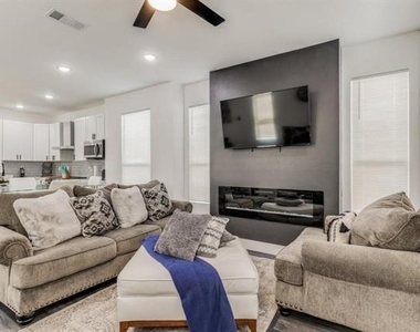 2214 Dyson Street - Photo Thumbnail 3