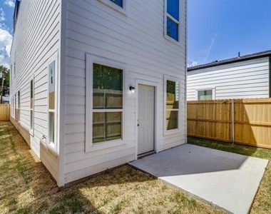 2214 Dyson Street - Photo Thumbnail 10