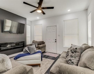 2214 Dyson Street - Photo Thumbnail 4