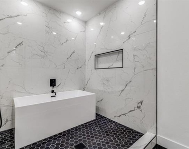 2214 Dyson Street - Photo Thumbnail 6