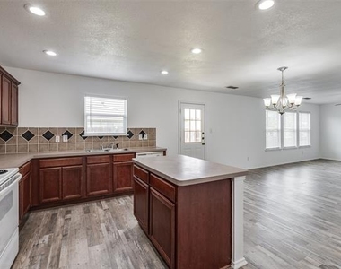 8101 Stanton Court - Photo Thumbnail 13