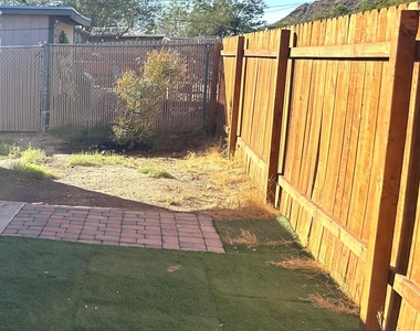 216 E Carol Avenue - Photo Thumbnail 25