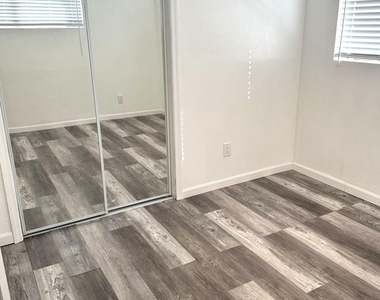 216 E Carol Avenue - Photo Thumbnail 17