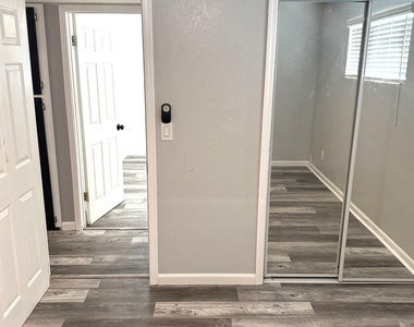 216 E Carol Avenue - Photo Thumbnail 21