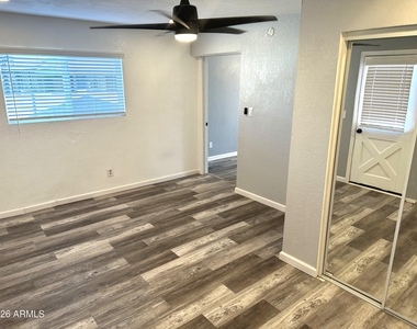 216 E Carol Avenue - Photo Thumbnail 11