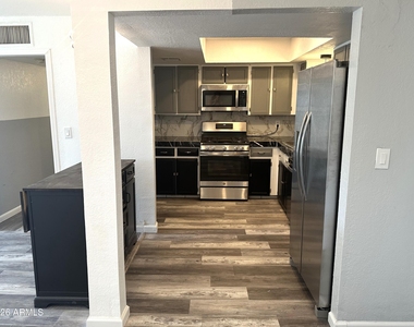 216 E Carol Avenue - Photo Thumbnail 4