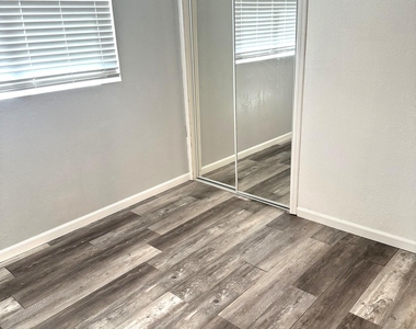 216 E Carol Avenue - Photo Thumbnail 15