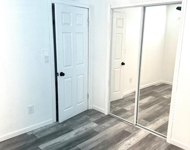 216 E Carol Avenue - Photo Thumbnail 18