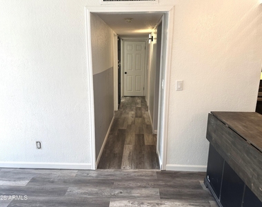 216 E Carol Avenue - Photo Thumbnail 6