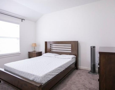404 Barnstorm Drive - Photo Thumbnail 10