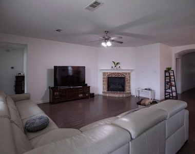 404 Barnstorm Drive - Photo Thumbnail 2
