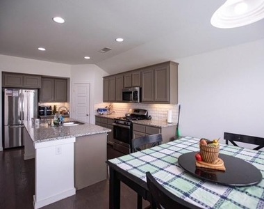 404 Barnstorm Drive - Photo Thumbnail 4