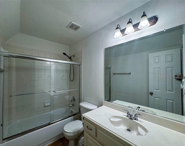 404 Barnstorm Drive - Photo Thumbnail 12