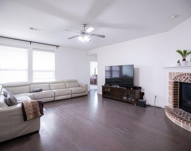 404 Barnstorm Drive - Photo Thumbnail 1