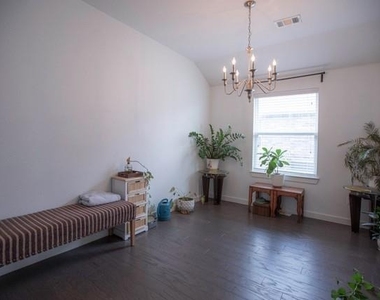 404 Barnstorm Drive - Photo Thumbnail 7