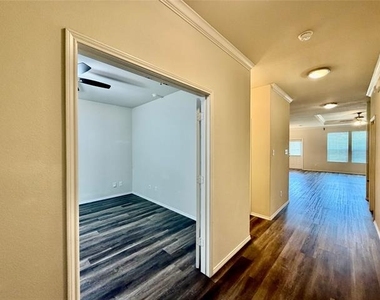 3105 Montserrat Creek Drive - Photo Thumbnail 4