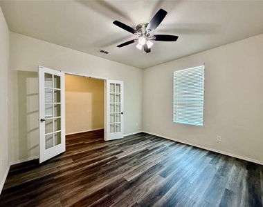3105 Montserrat Creek Drive - Photo Thumbnail 5