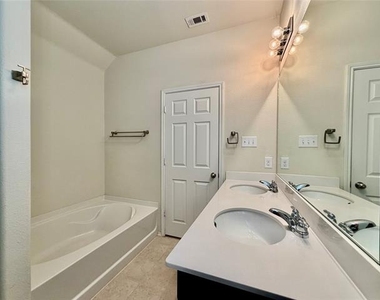 3105 Montserrat Creek Drive - Photo Thumbnail 16
