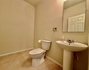3105 Montserrat Creek Drive - Photo Thumbnail 6