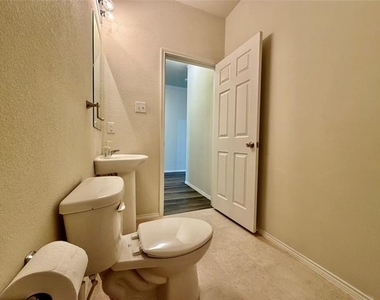 3105 Montserrat Creek Drive - Photo Thumbnail 7