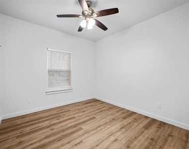918 W Ford Street - Photo Thumbnail 7