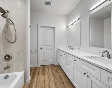 918 W Ford Street - Photo Thumbnail 15