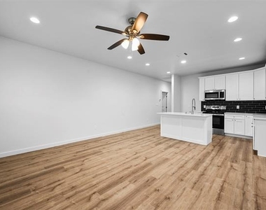 918 W Ford Street - Photo Thumbnail 1