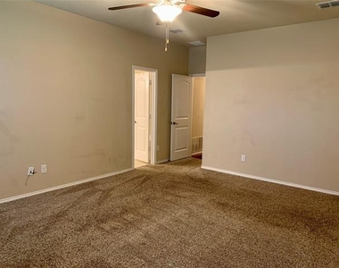 1300 Foxglove Lane - Photo Thumbnail 7