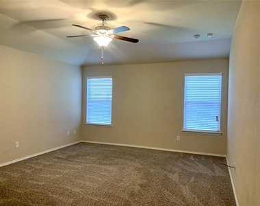 1300 Foxglove Lane - Photo Thumbnail 6