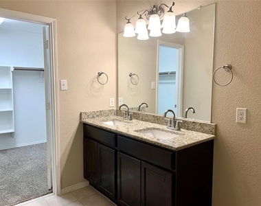 1300 Foxglove Lane - Photo Thumbnail 9
