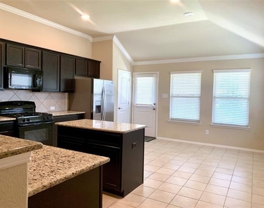 1300 Foxglove Lane - Photo Thumbnail 4