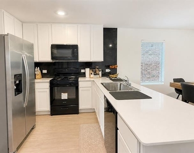241 Adelina Drive - Photo Thumbnail 7