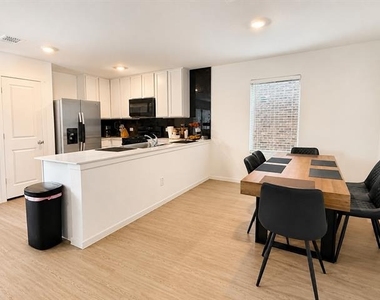 241 Adelina Drive - Photo Thumbnail 8