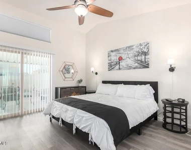 8759 W Grovers Avenue - Photo Thumbnail 20