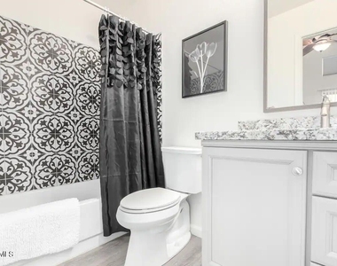 8759 W Grovers Avenue - Photo Thumbnail 21