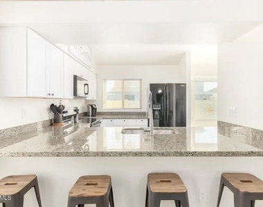 8759 W Grovers Avenue - Photo Thumbnail 13