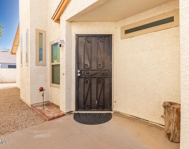 8759 W Grovers Avenue - Photo Thumbnail 3