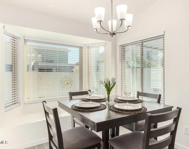 8759 W Grovers Avenue - Photo Thumbnail 8