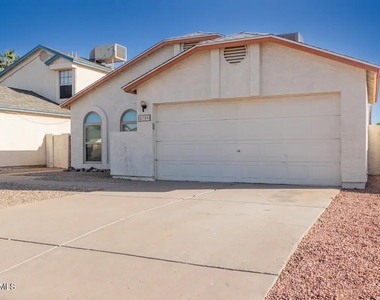 8759 W Grovers Avenue - Photo Thumbnail 4
