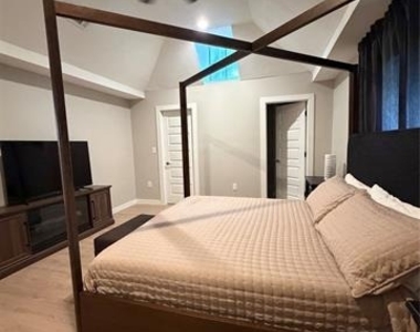 1406 Mentor Avenue - Photo Thumbnail 9