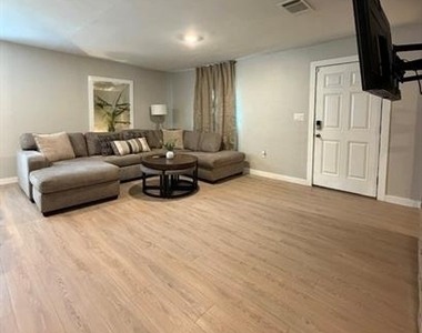 1406 Mentor Avenue - Photo Thumbnail 2