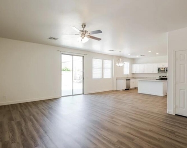 1806 E Patrick Lane - Photo Thumbnail 5