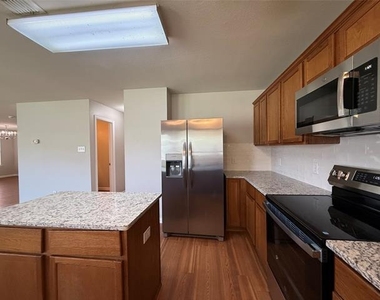 1117 Acacia Drive - Photo Thumbnail 8