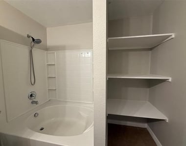 1117 Acacia Drive - Photo Thumbnail 15