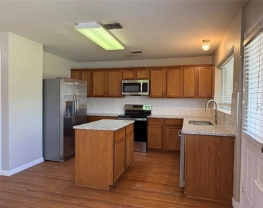 1117 Acacia Drive - Photo Thumbnail 5