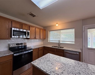1117 Acacia Drive - Photo Thumbnail 7