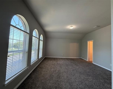 1117 Acacia Drive - Photo Thumbnail 12